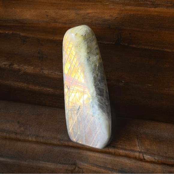 Labradorite stone - Picture 3 of 3